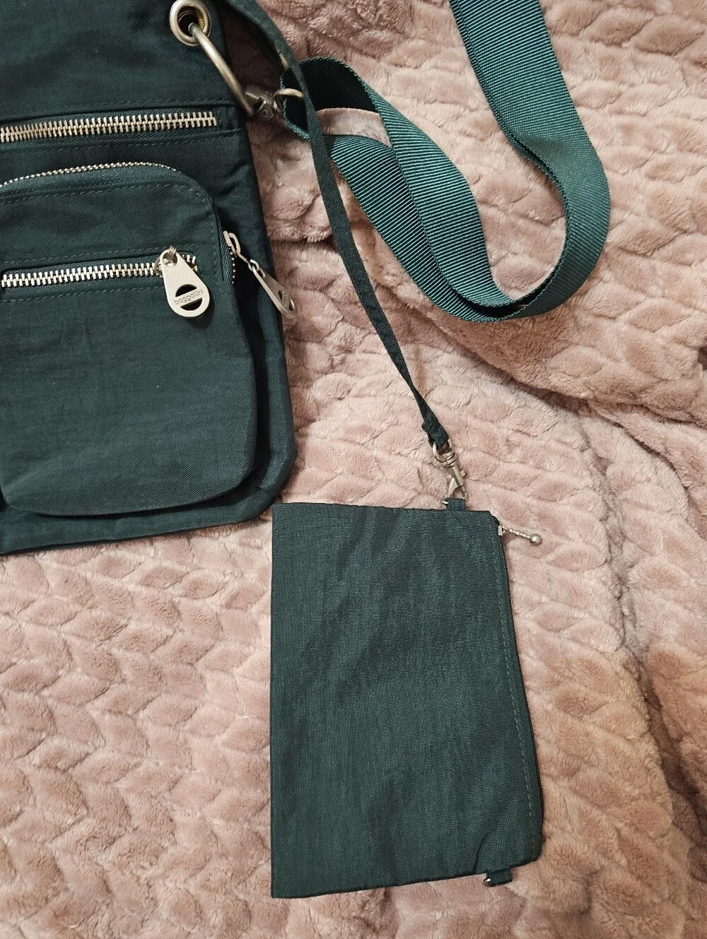 Baggallini Green Crossbody Bag with Multiple Pockets. EUC.